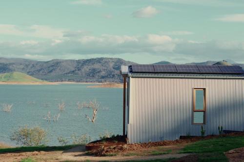 Lake Eildon Cabin with Lake Views, Plunge Pool & Outdoor Cinema