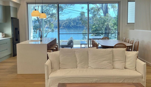 Lakeside House - a peaceful and calm space on the shores of Lake Conjola.
