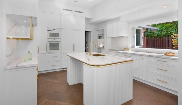 Large resort style living, peaceful retreat, close to CBD and water, city views
