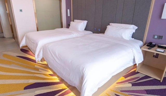 Lavande Hotel Bazhong Fortune Center