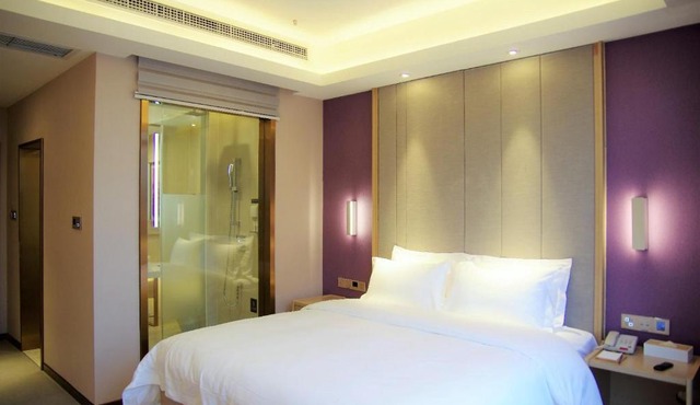Lavande Hotel Neijiang High-speed Railway Station Peace Plaza