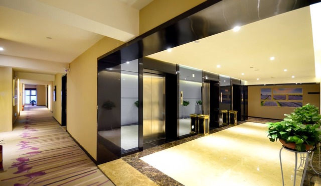 Lavande International Hotel Wuhan Jiedaokou University of Technology Mafangshan Campus Branch