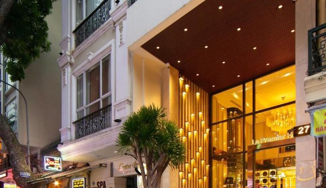 Le Premier Hotel & Rooftop Bar