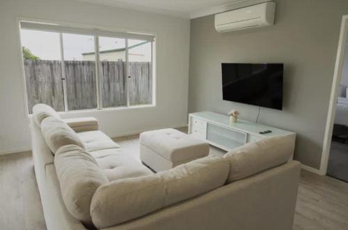 Leafy Plainland Living Spacious 4-Bedroom Retrea