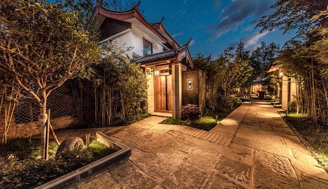 Leliving Butterfly Resort Lijiang