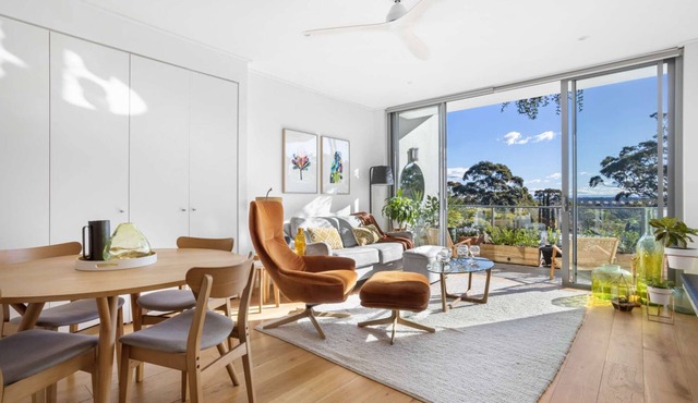 Light, stylish 1BR apartment near shops and transport with parking
