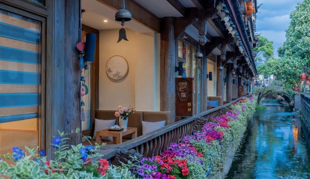 Lijiang Cloud Return Huiyi · On the Water Side Panoramic Hidden Inn (South Gate Mufu Branch)