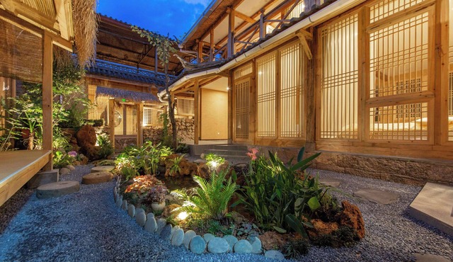 Lijiang half yard hotel