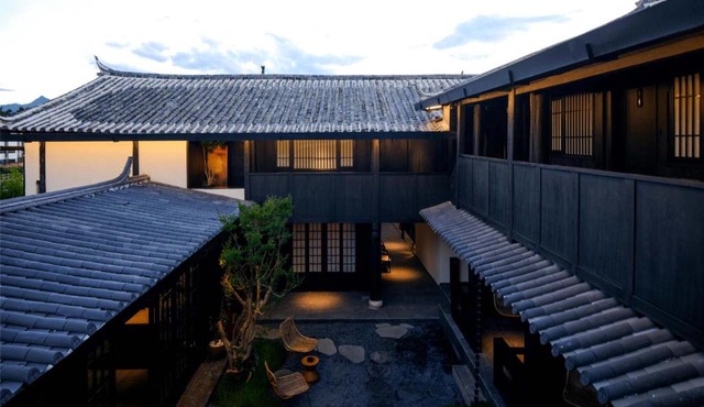 Lijiang Old Town Noiseless Zen Courtyard