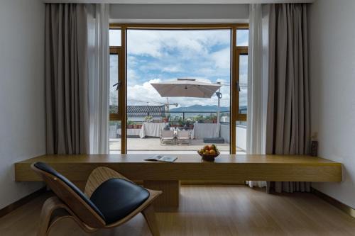 Lijiang Pinwenju Light Luxury Smart Audio and Video Hotel B&B Gucheng Branch