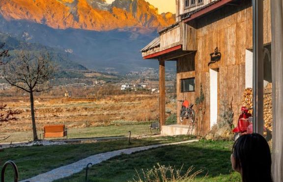 Lijiang Tennessee Moutain Lodge & cafe - A Luxury Farmstay with Jade Dragon Views at Baisha Village - Free Pick-up from Airport&Railway station for 3-Night Stays