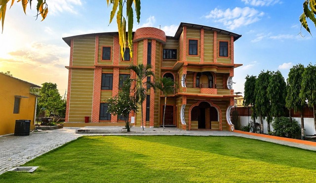 Lila Palace