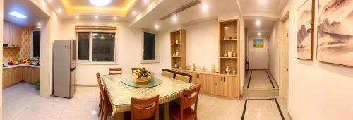 Lingyunju Sky Villa Top Floor 3 King Bed Suite for 6 Guests