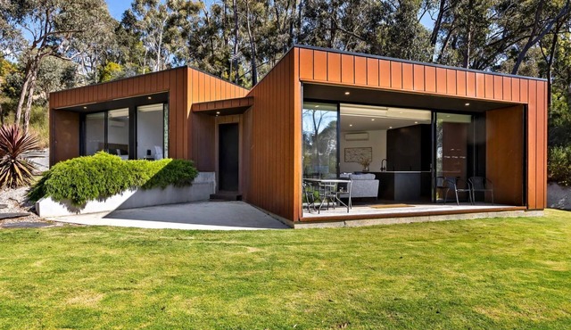 Lithic House stylish and modern with lovely bush setting