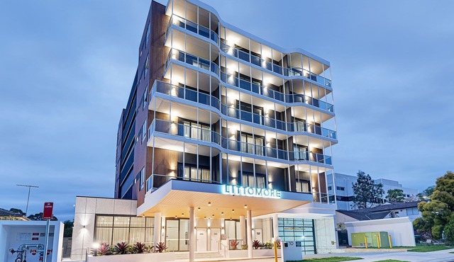 Littomore Suites Kingswood