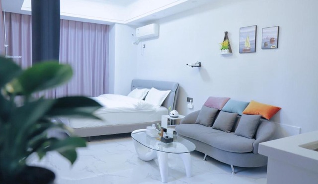 Locals Apartment House 05