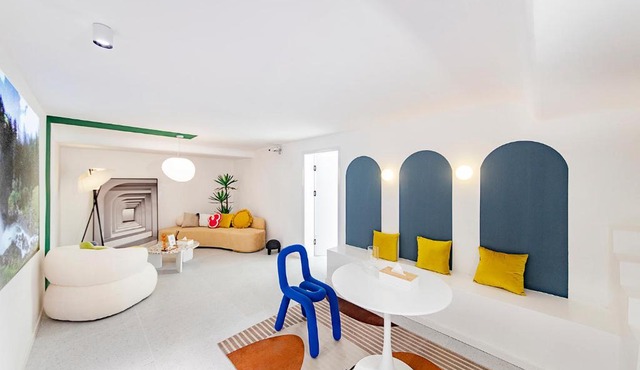 Locals Apartment House 15