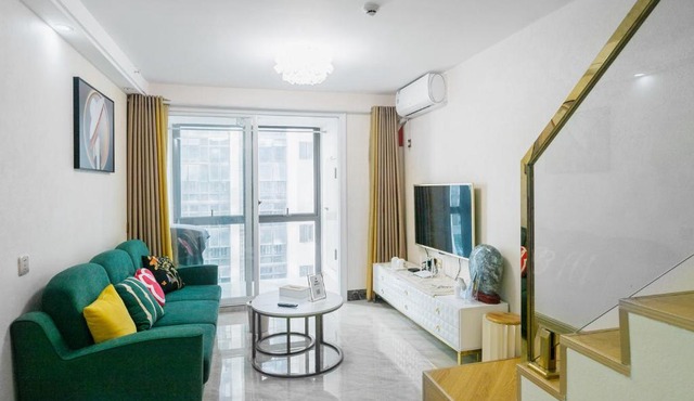 Locals Apartment House 24