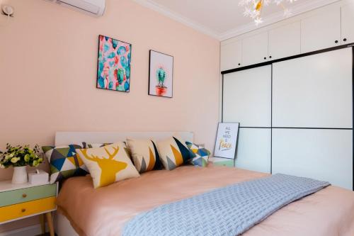 Long term rental promotion- Get out of Wanda- Bianxi Lake- Yinji Water World in 15 minutes- Kaifeng Museum in 5 minutes- Kaifeng Civic Square in 3 bedrooms