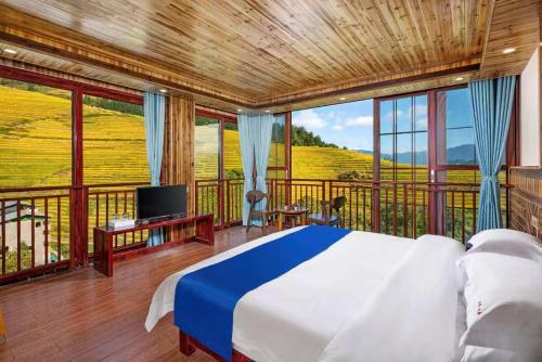 Longji Forest Lodge-Terraced landscape from the room, Pick-up and drop-off service from Ping'an Village Parking Lot, Sunrise& Sunset