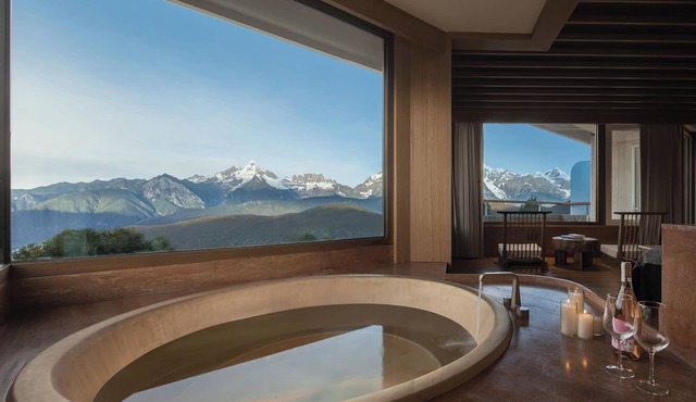 LOSTVILLA Deqin Meri Snow Mountain