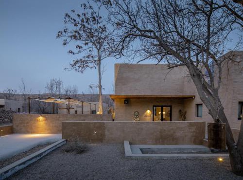 LOSTVILLA(Zhongwei Yellow River Dormitory)