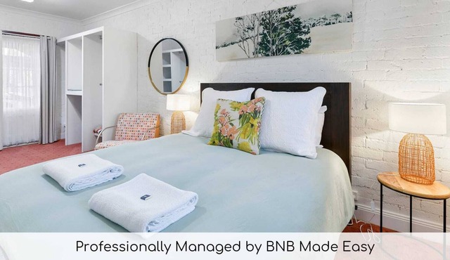 Lou's Cottage - Romantic, Country Couples Retreat
