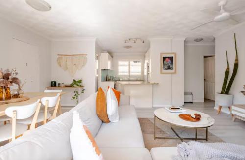 Lovley sunlit apartment walking distance to Cronulla mall and Cronulla Beach
