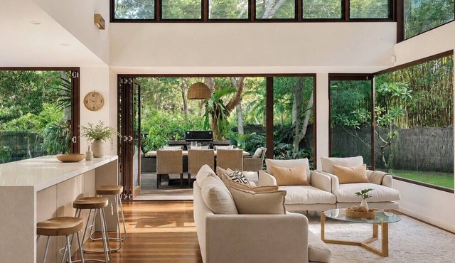 Luxe Beachfront Haven w/heated pool. Pet-Friendly