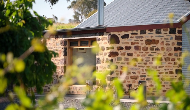Luxurious secluded cottage B&B amidst vineyards in the beautiful Barossa Valley.