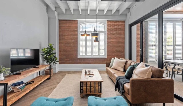 Luxurious Woolstore Living! ~Teneriffe