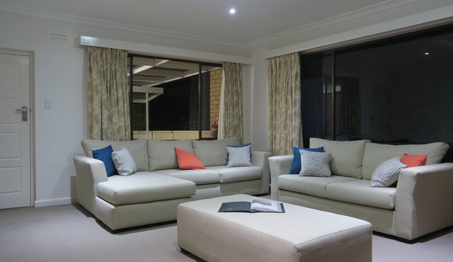 Luxuriously Appointed, Spacious and Private. Just 5 Minutes From Lake Tyrrell