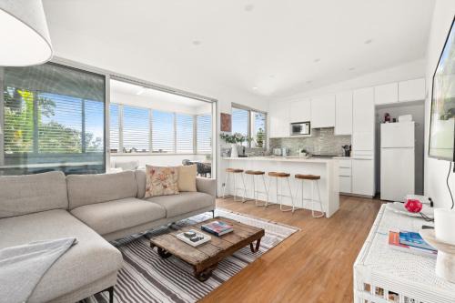 Luxury 2-Bed with Ocean Views and Garden