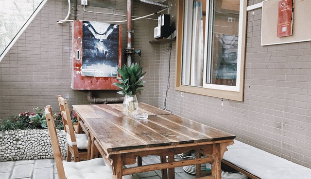 Luxury 2 Bedroom Rooftop Apartment with Garden Patio and Bar!