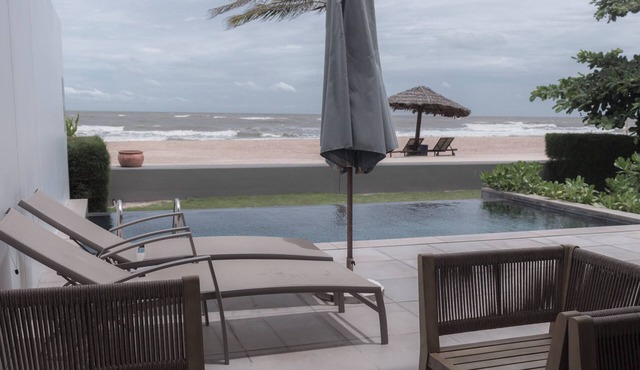Luxury Beachfront villa - 3BR w private pool and outdoor BBQ