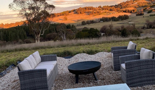 Luxury Caravan, Complimentary welcome cheese platter & a bottle of wine.