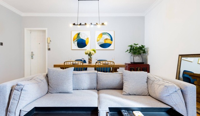 Luxury Family FCC Suite, Floor heating, Balcony, 3 mins to metro!