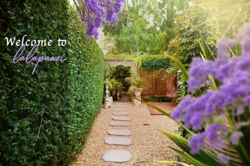 Luxury Garden Cottage Retreat - Romantic & Restful