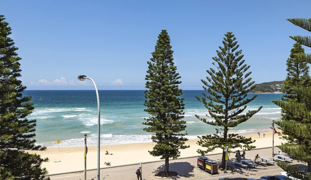 Luxury Manly Beachfront Apartment 3bdrs/2 bathrooms
