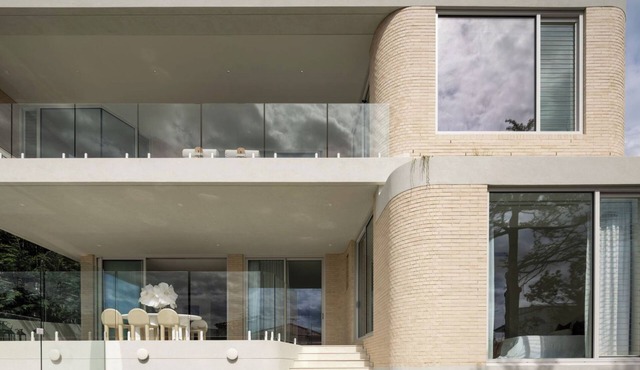 Luxury Mansion with Direct Woodford Bay Access & NYE Fireworks Views