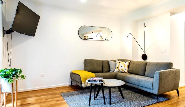 Luxury spacious 2 Bedroom Fitzroy Apartment