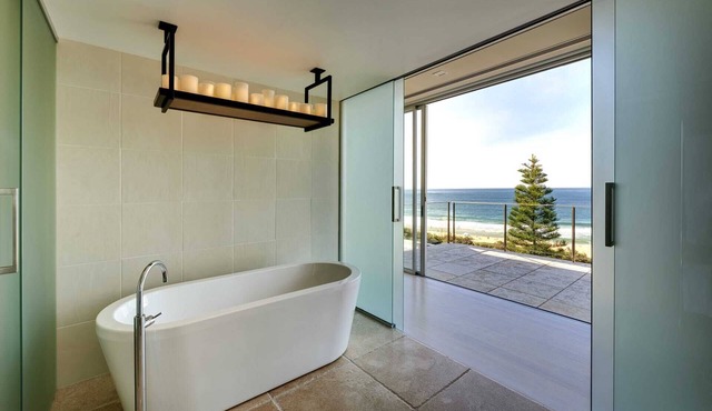 Luxury Villas Killcare Beach House (Walk to the beach)
