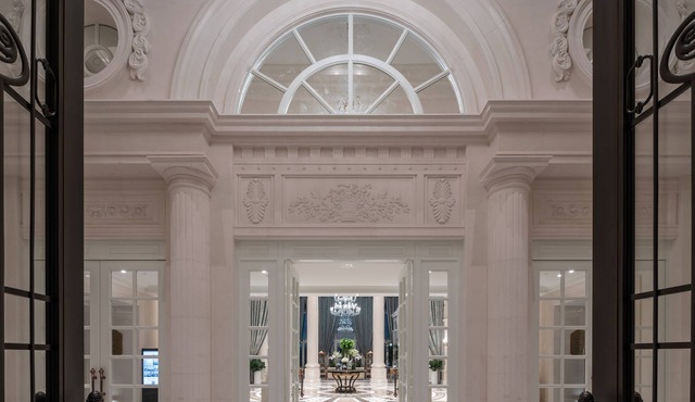 Lvcheng Taohuayuan Huanglong Hotel