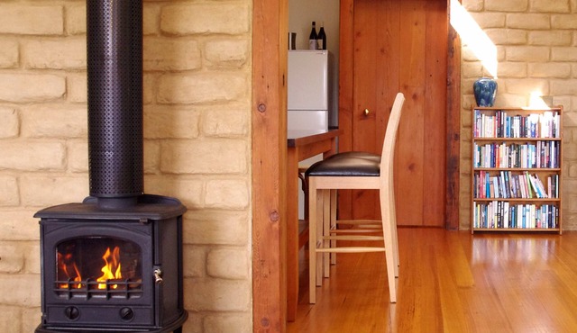 Lyrebird Cottages, Silver Wattle cottage, Relax in nature in the Yarra Valley.