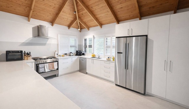 Macmasters Beach Coastal 3 bedroom Retreat with filtered ocean views in MacMasters Beach