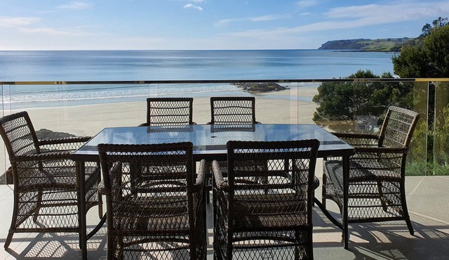 MAGIC BEACH VILLA Absolute beachfront luxury