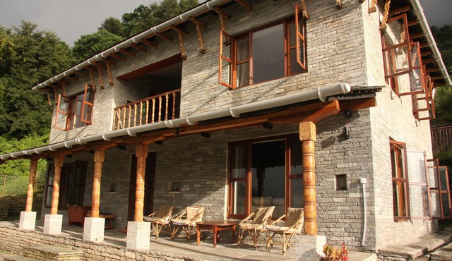 Mahakaruna, A beautiful Mountain house with a view of Mt. Annapurna.Mahakaruna,