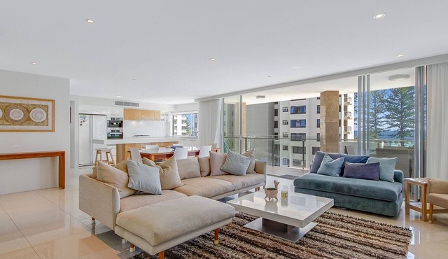 Maili 6 Luxury sky home apartment in Rainbow Bay Coolangatta Wi-Fi Included