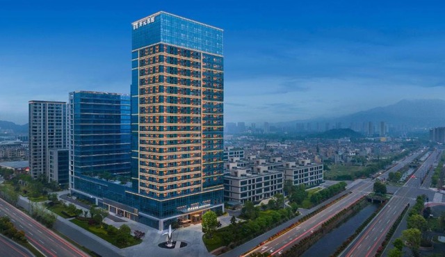 Maison New Century Ninghai Railway Station