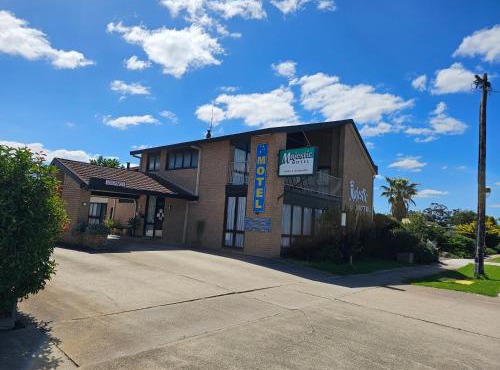 Majestic Motel